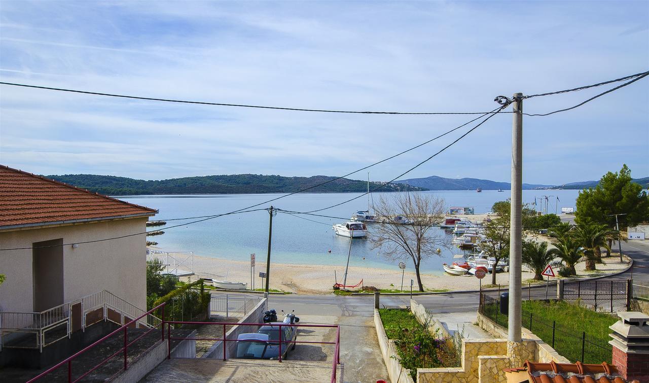 Apartments Karlo Трогир Екстериор снимка