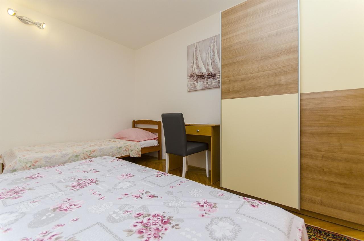 Apartments Karlo Трогир Екстериор снимка
