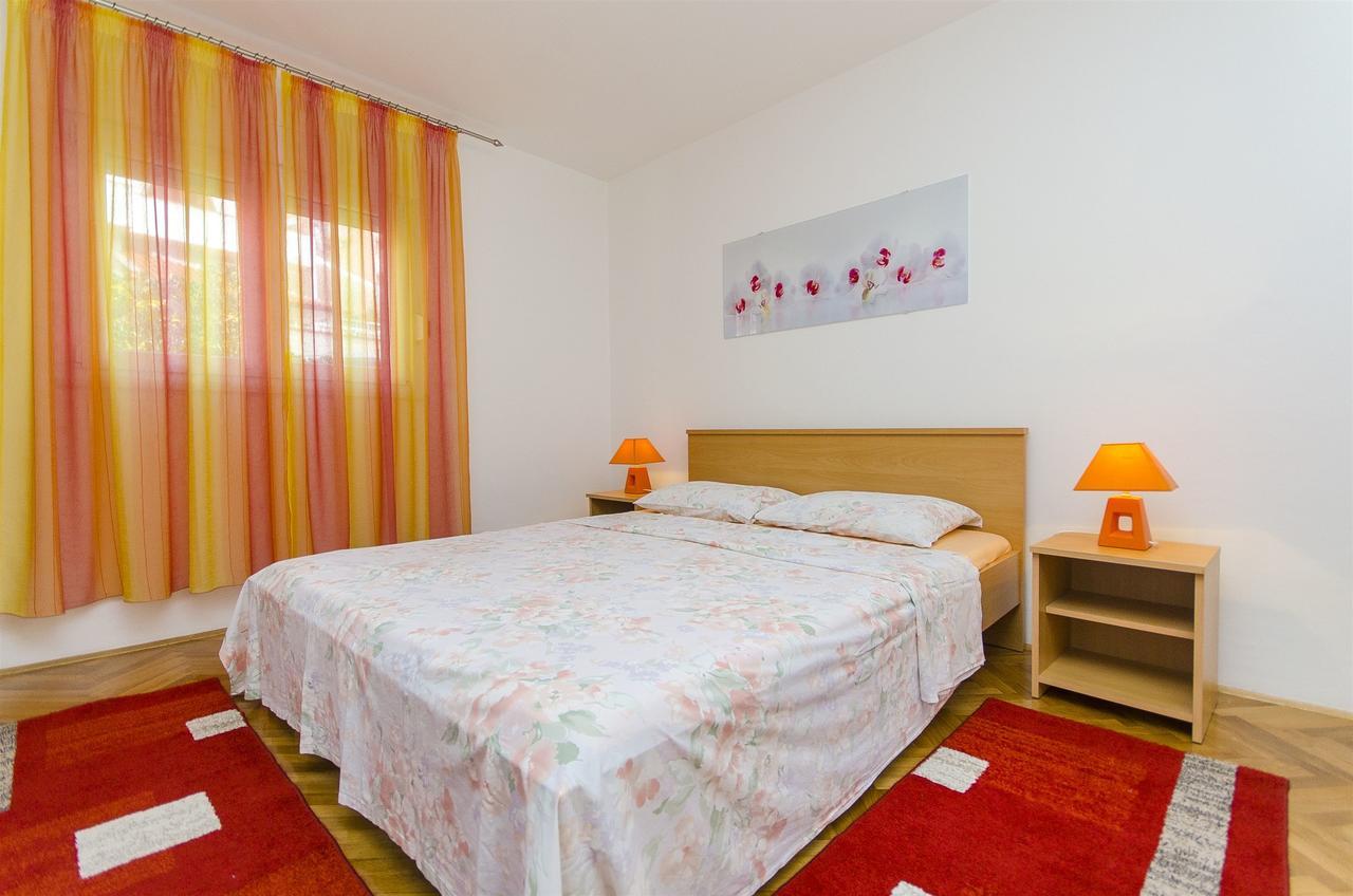 Apartments Karlo Трогир Екстериор снимка