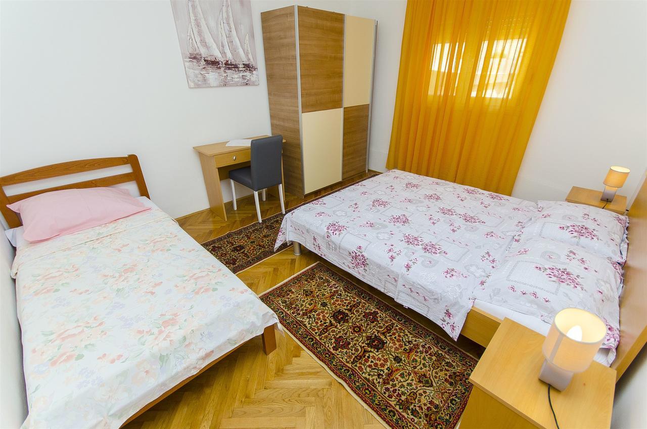 Apartments Karlo Трогир Екстериор снимка