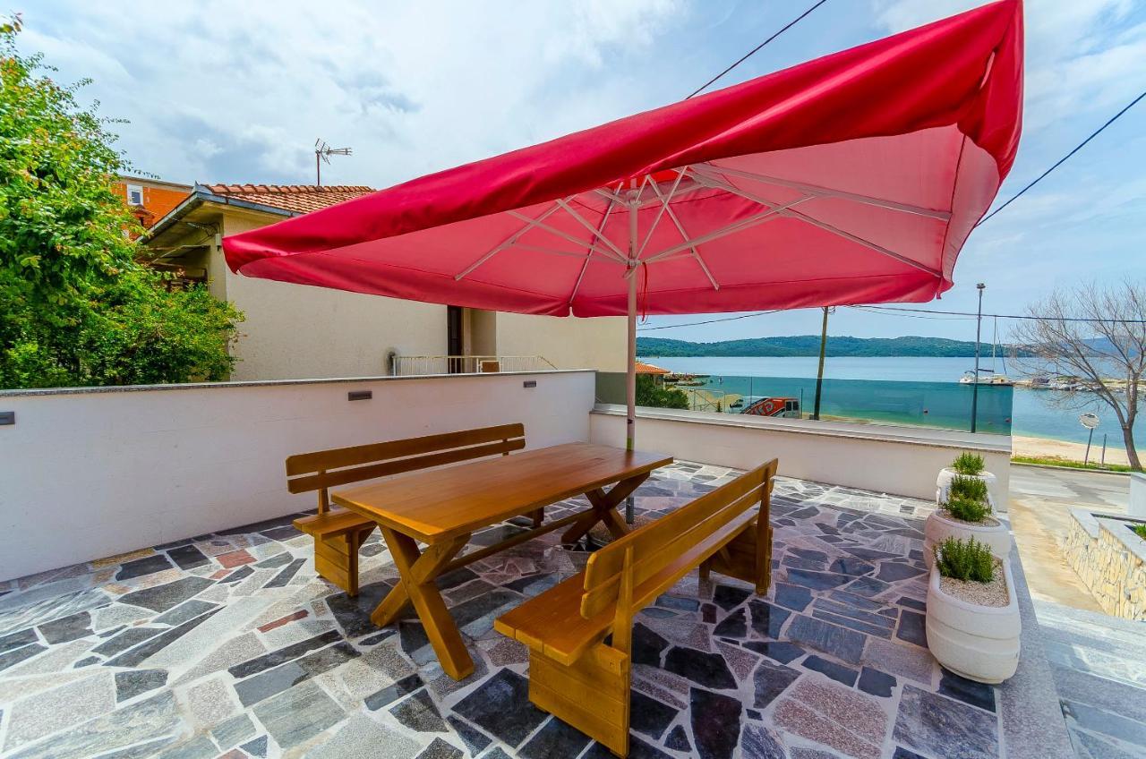Apartments Karlo Трогир Екстериор снимка