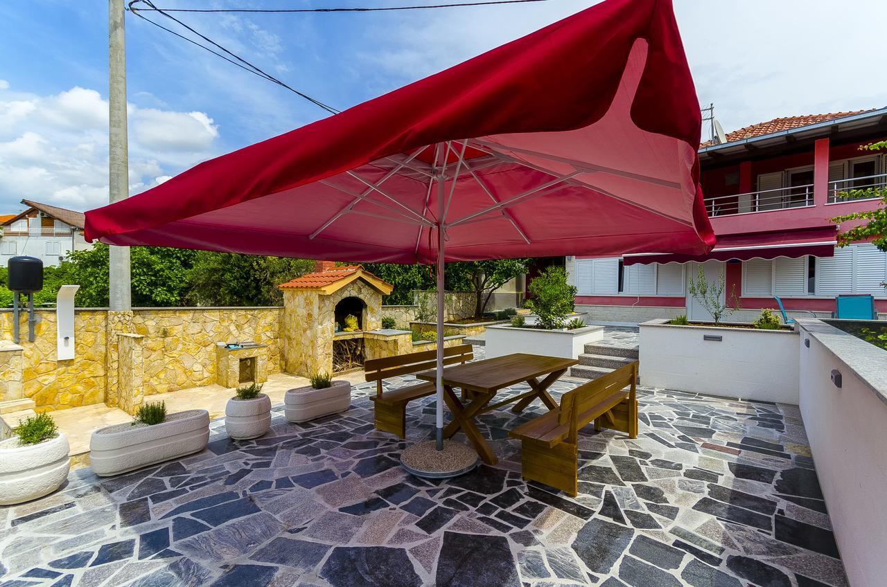 Apartments Karlo Трогир Екстериор снимка